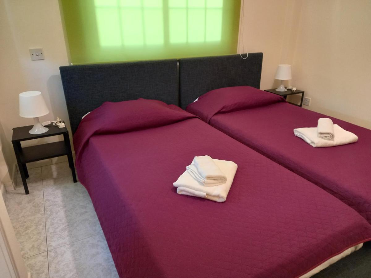 2 Bedroom Apartment Near Finikoudes Larnaca Esterno foto